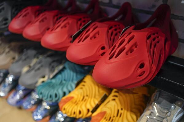 Kanye hotsell shoes 218